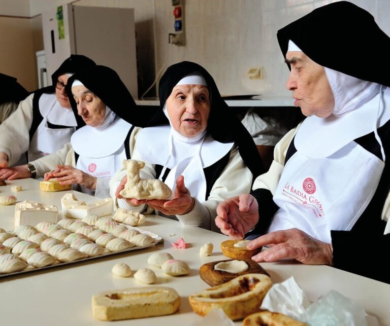 “Dolci: dalle grate dei conventi ai banconi delle pasticcerie”. Quarta lezione del Corso sulla Storia dei dolci siciliani